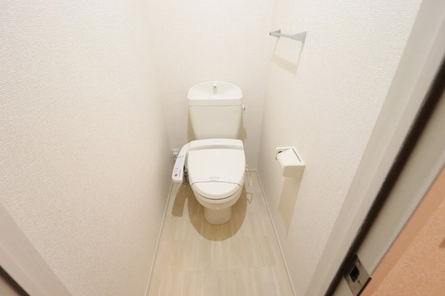 トイレ　温水洗浄便座