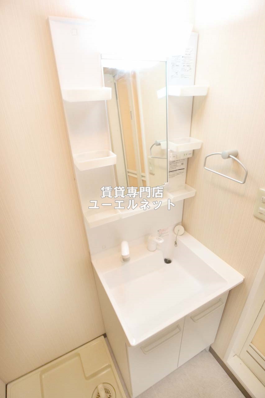 洗面設備　清潔感ある独立洗面台で毎日気持ちよく♪