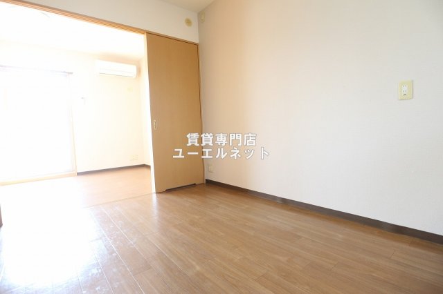 居室・リビング　ゆったりとくつろげる、落ち着きのある居室空間です