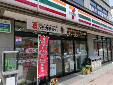 コンビニ　セブンイレブン札幌琴似2条5丁目店（コンビニ）まで298m