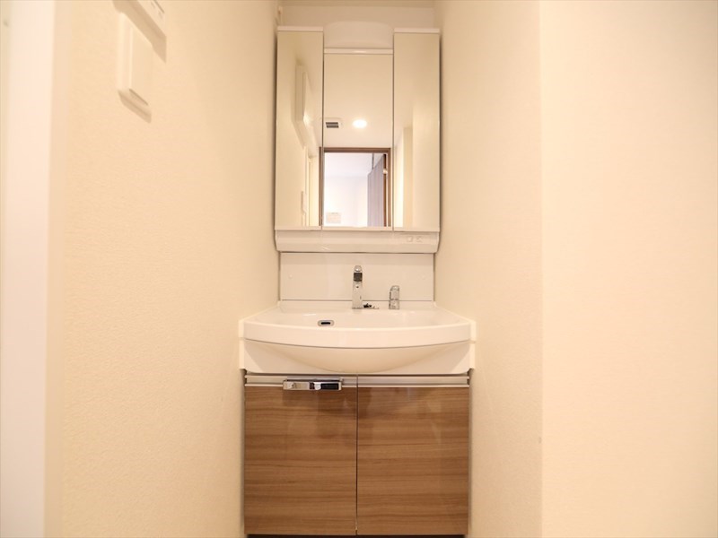 洗面設備　脱衣所　独立洗面台（シャンプードレッサー付）