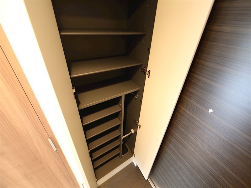 玄関　玄関　シューズボックス付（収納充実してます）
