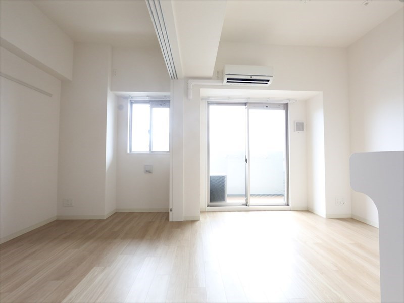 バルコニー　ＬＤＫ8.7帖　洋室6帖　南面バルコニー　エアコン付