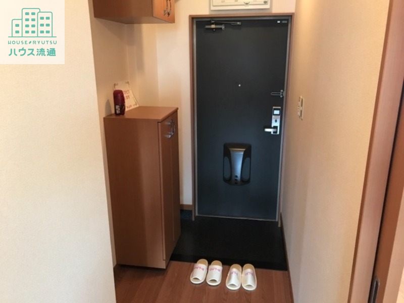 玄関　※別号室の写真になります※