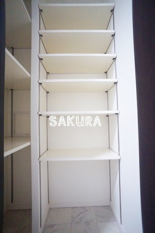 玄関　玄関収納も充実しています♪