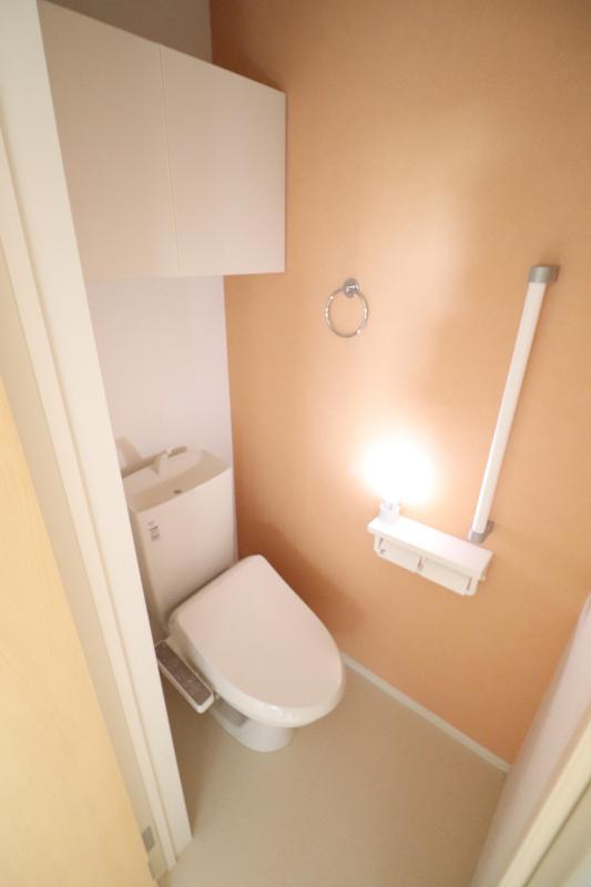 トイレ　温水洗浄便座付きトイレ