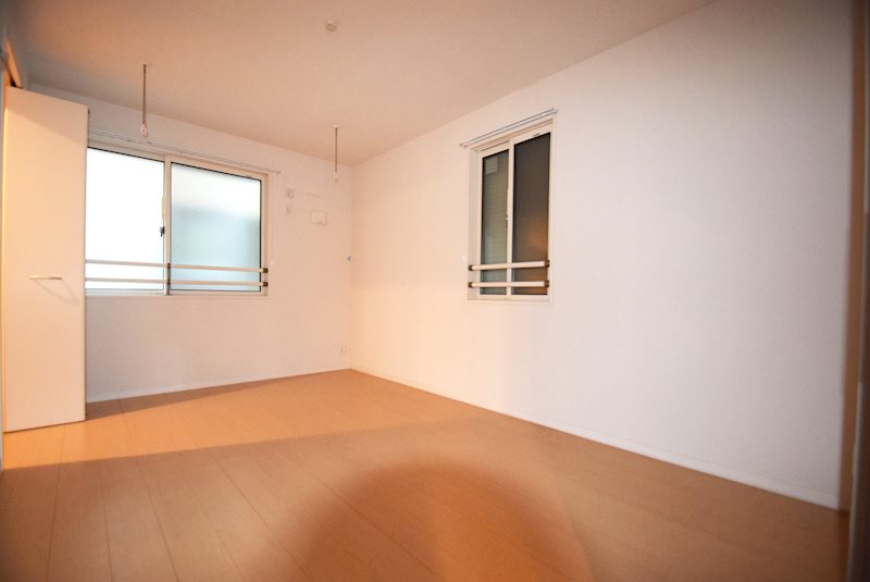 その他部屋・スペース　2面採光の明るいお部屋です☆ウォークインクローゼットがござい