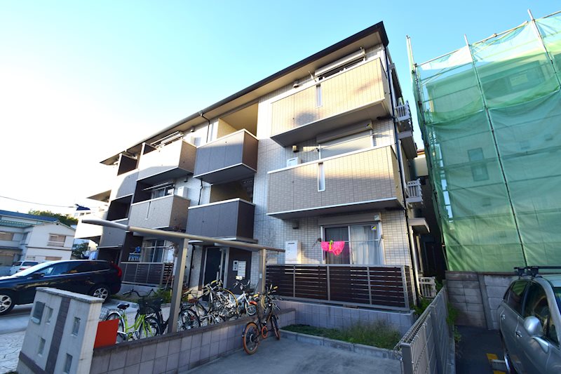 建物外観　☆２０１４年築☆駅徒歩１０分☆