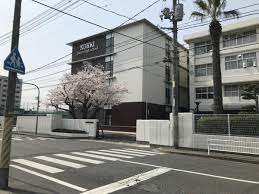 中学校　岡山市立岡輝中学校（中学校）まで486m