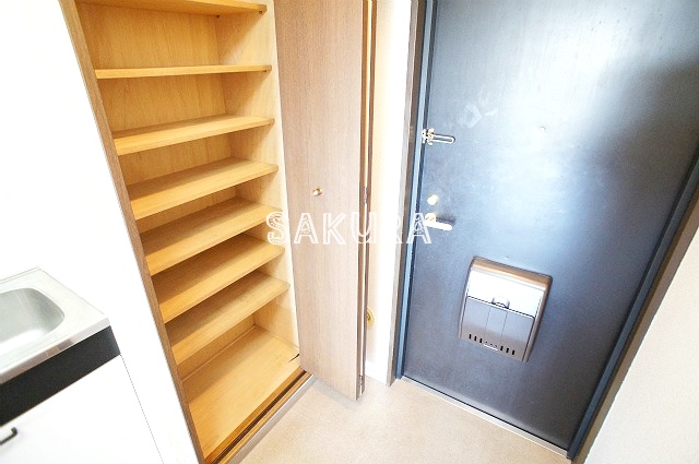 玄関　収納豊富なシューズボックスです♪