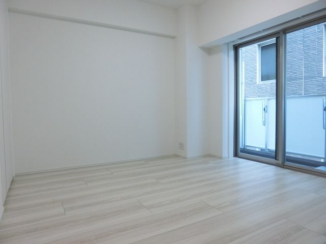 居室・リビング　白を基調とした清潔感のあるお部屋です