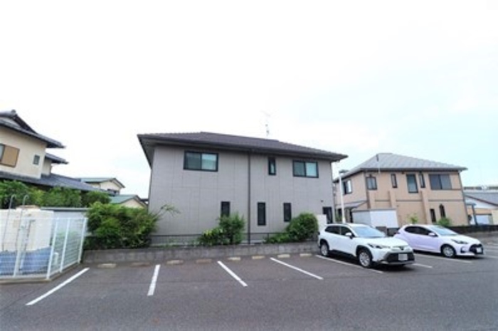 駐車場　車をお持ちの方に嬉しい駐車場付きの物件です