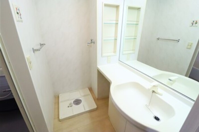 洗面設備　コンパクトで使いやすい洗面所