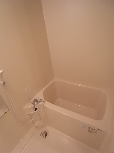 バス・シャワールーム　２人でも十分入浴できる広々なお風呂です