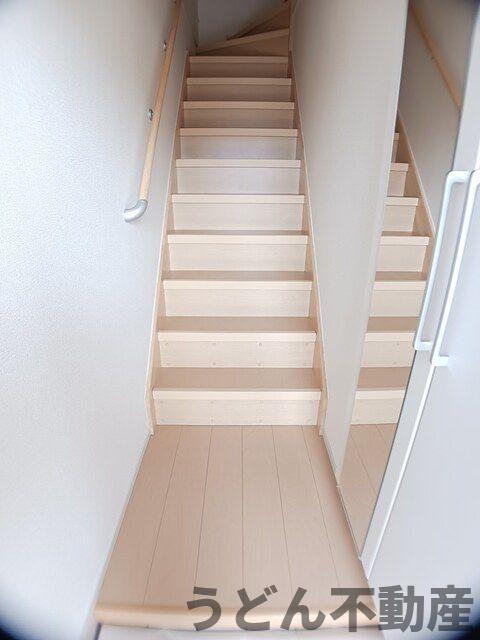 玄関　うどん県のお部屋探しはうどん不動産へ うどんちゃんとLINE