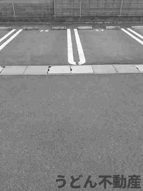 駐車場　うどん県のお部屋探しはうどん不動産へ うどんちゃんとLINE