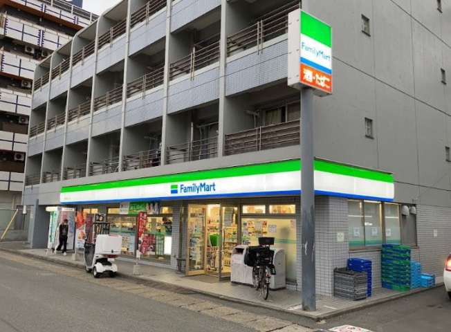 コンビニ　ファミリーマート（コンビニ）まで118m
