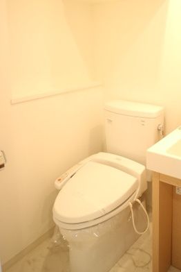 トイレ　※別部屋の参考写真です。