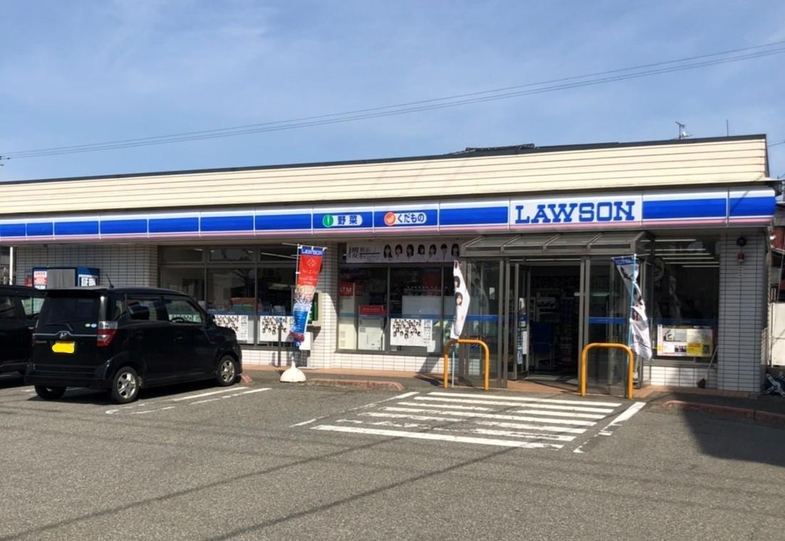 コンビニ　ローソンゆのまち山代桔梗丘店（コンビニ）まで79m