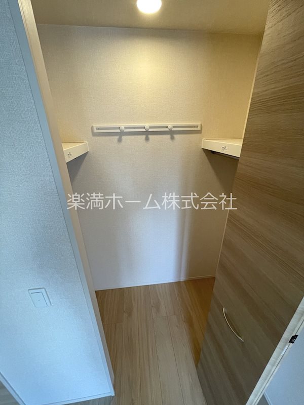 収納　ウオークインクローゼット♪