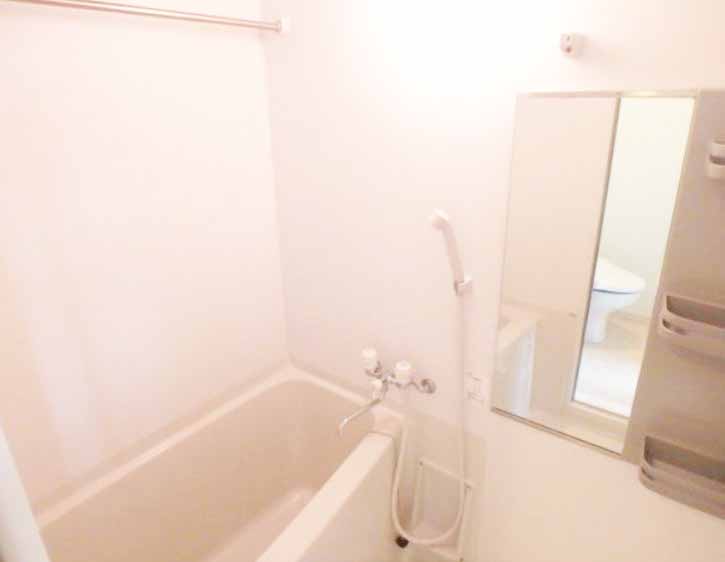 バス・シャワールーム　★ゆったりとできる広さの浴槽★