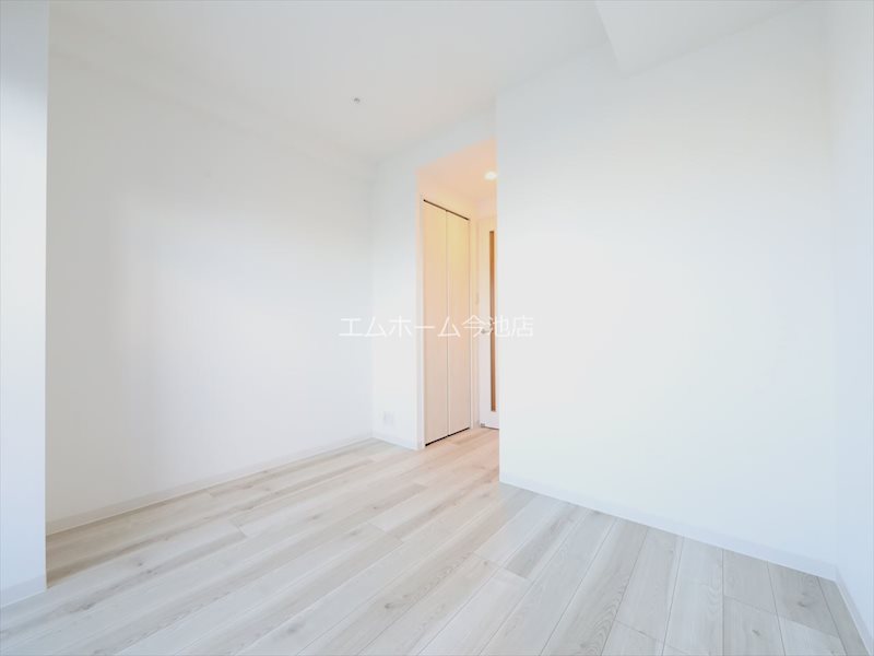 その他　洋室6.1帖　エアコン完備　バルコニーに面しています