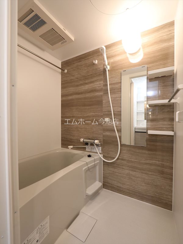 バス・シャワールーム　浴室暖房乾燥機能付バス