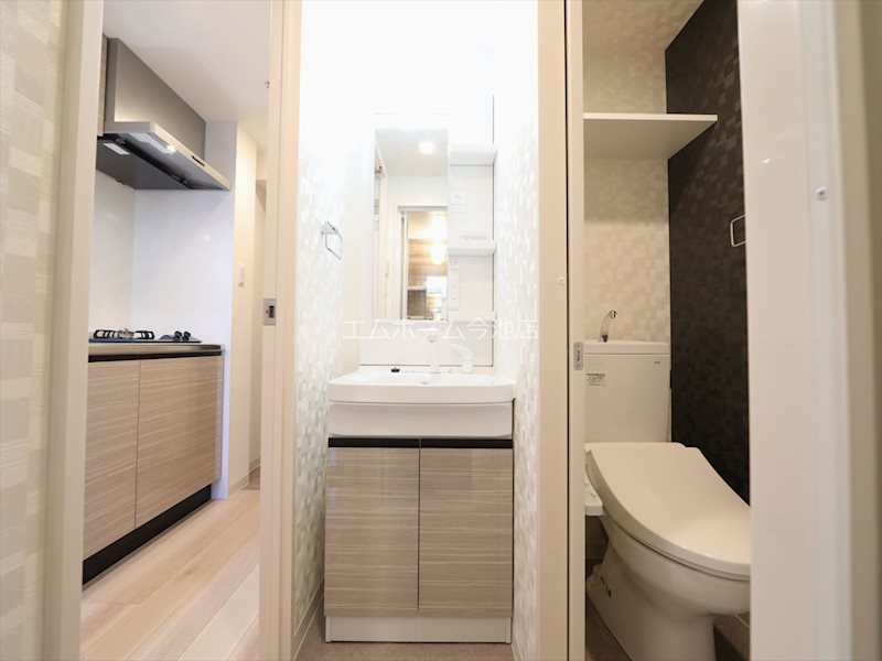 洗面設備　脱衣所　独立洗面台（シャンプードレッサー付）