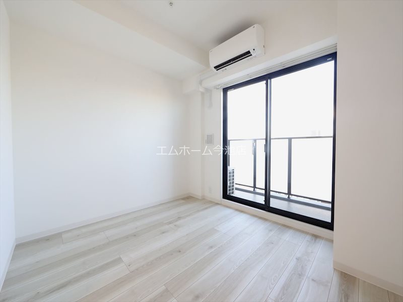 その他部屋・スペース　洋室6.1帖　エアコン完備　バルコニーに面しています