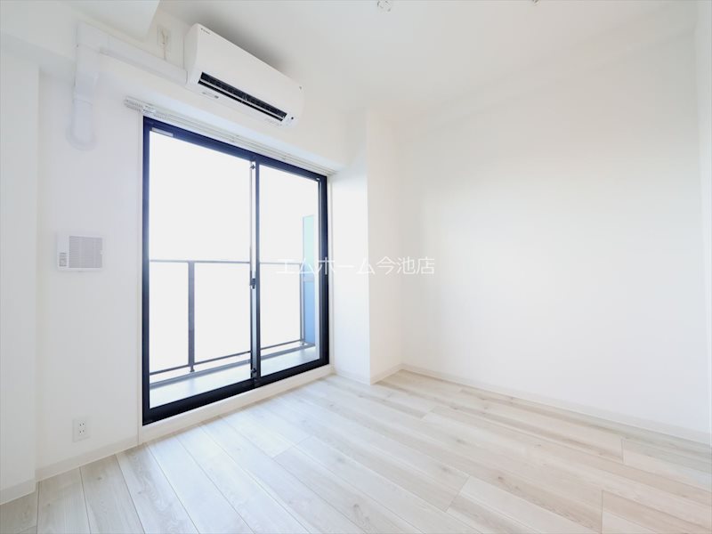 バルコニー　洋室6.1帖　エアコン完備　バルコニーに面しています