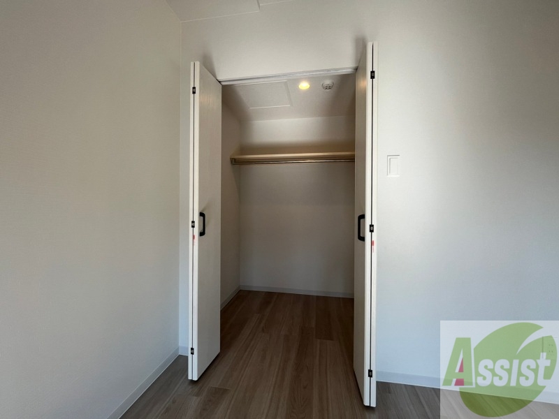 収納　"収納もバッチリあるのでお部屋が片付きますよ！　"