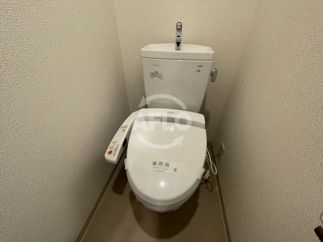 トイレ　アーバネックス大阪城WEST　温水洗浄便座