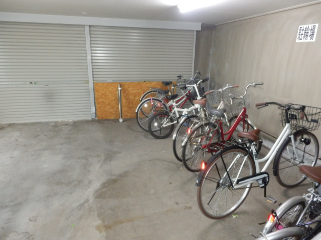 その他共有部分　屋内駐輪場完備♪