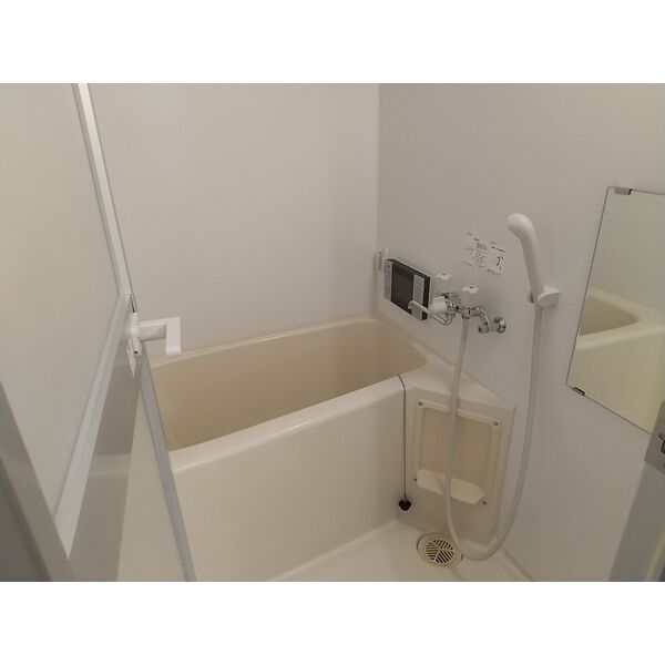 バス・シャワールーム　広々タイプのお風呂です♪