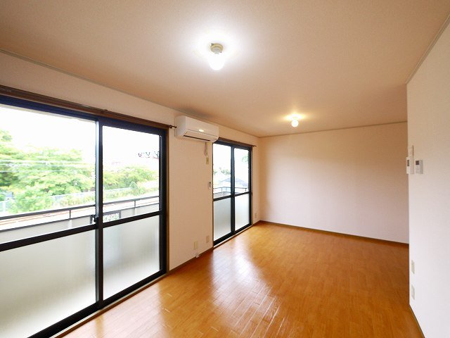 居室・リビング　居間です