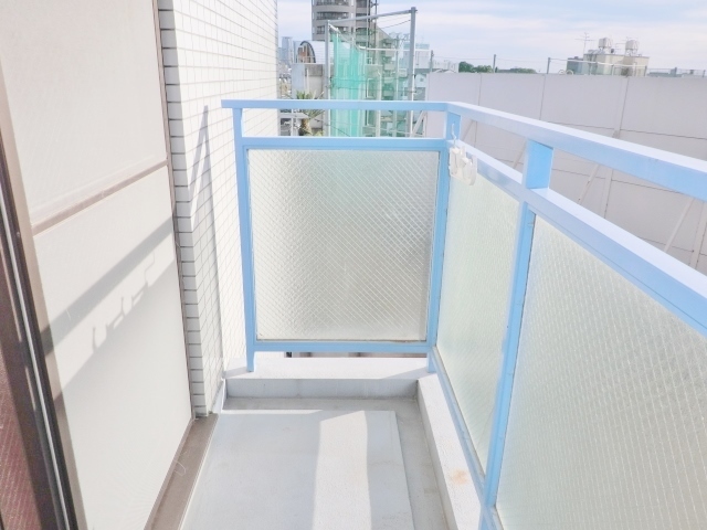 バルコニー　日当たりのいいバルコニー