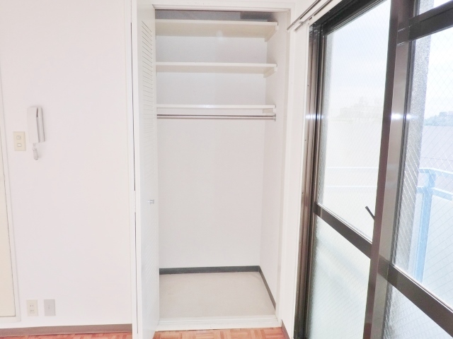 収納　縦に大きな収納スペース