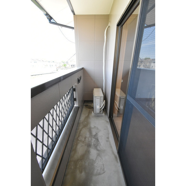 バルコニー　外からの目が気にならないバルコニーで洗濯物が干せます※別号室