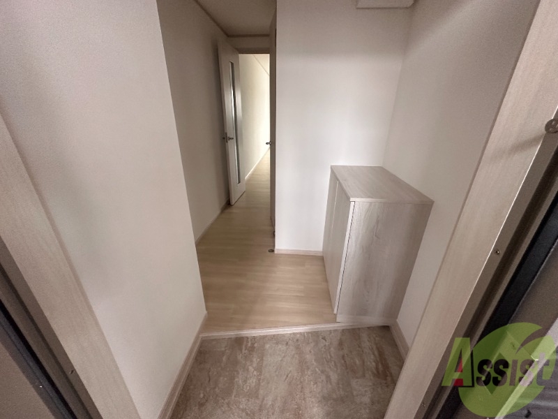 玄関　玄関からは、すぐにお部屋が見えないので安心ですね。