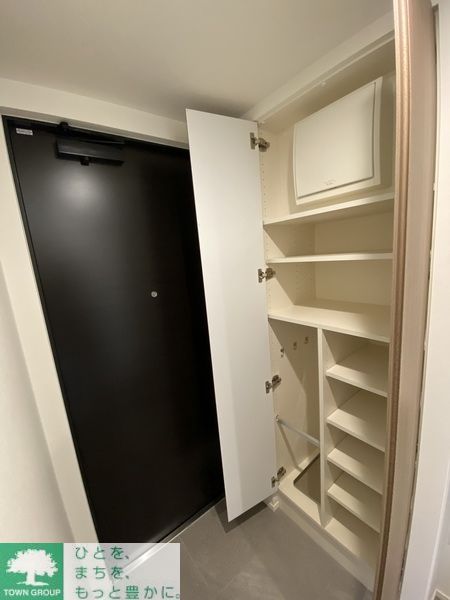 玄関　お部屋探しは株式会社　タウンハウジング　までお気軽にお問合…