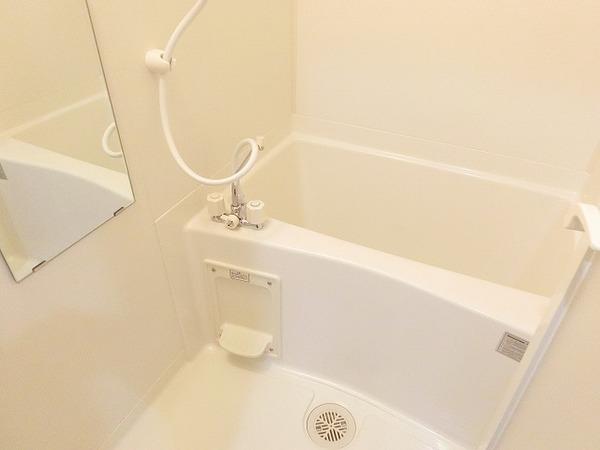 バス・シャワールーム　キレイにリフォームされています！