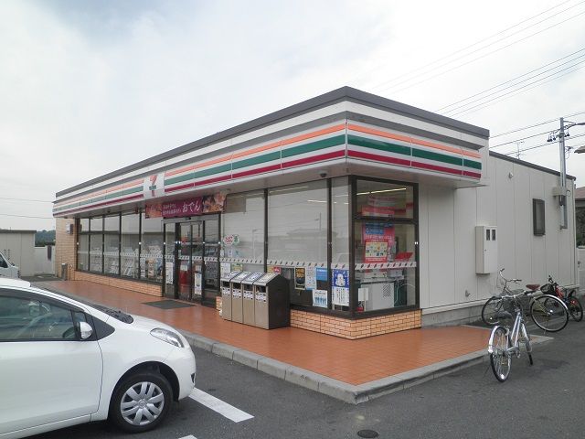 コンビニ　セブン‐イレブン 四日市小杉新町店（コンビニ）まで927m