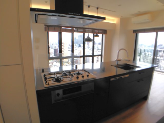 キッチン　※同物件別住戸の写真を参考に掲載しております。