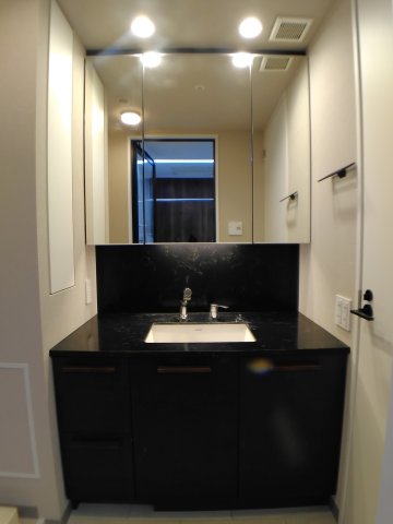 洗面設備　※同物件別住戸の写真を参考に掲載しております。