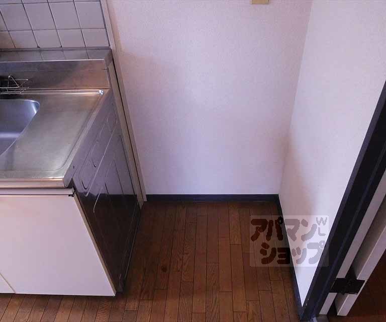 キッチン　冷蔵庫設置スペース