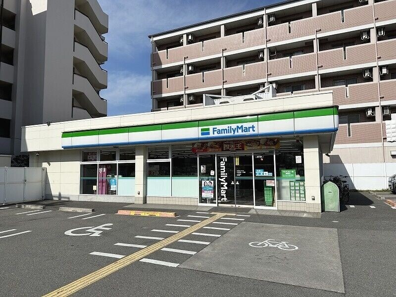 コンビニ　ファミリーマート平野馬場一丁目店（コンビニ）まで297m