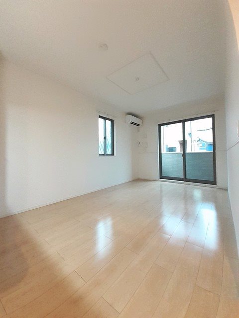 居室・リビング　エアコン付きのリビングです。