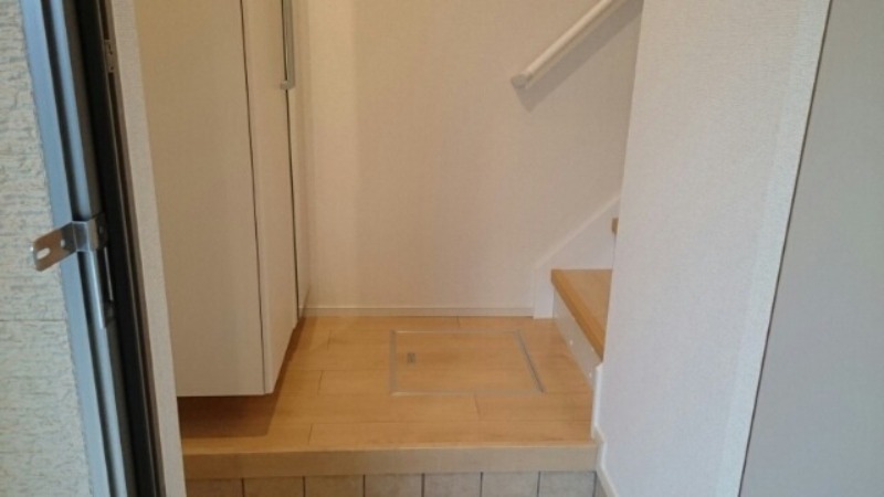 玄関　図面と現状に相違がある場合には現状を優先