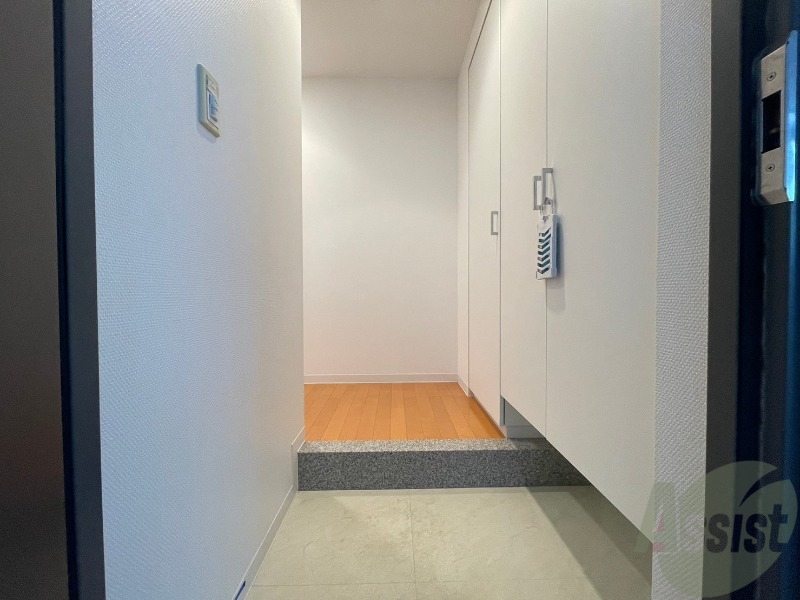 玄関　玄関です。ご覧の通り広々としていますね。