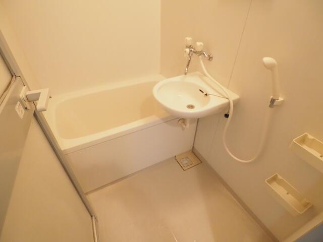 バス・シャワールーム　?